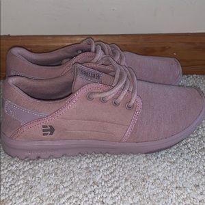 Etnies woman’s size 7 sneakers